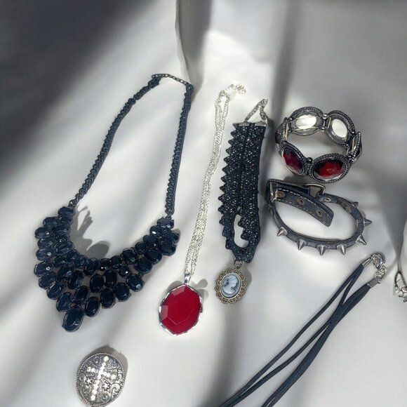 Halloween Themed Jewelry Bundle 30-Piece Set With Necklaces Bracelets Earrings - Picture 3 of 8